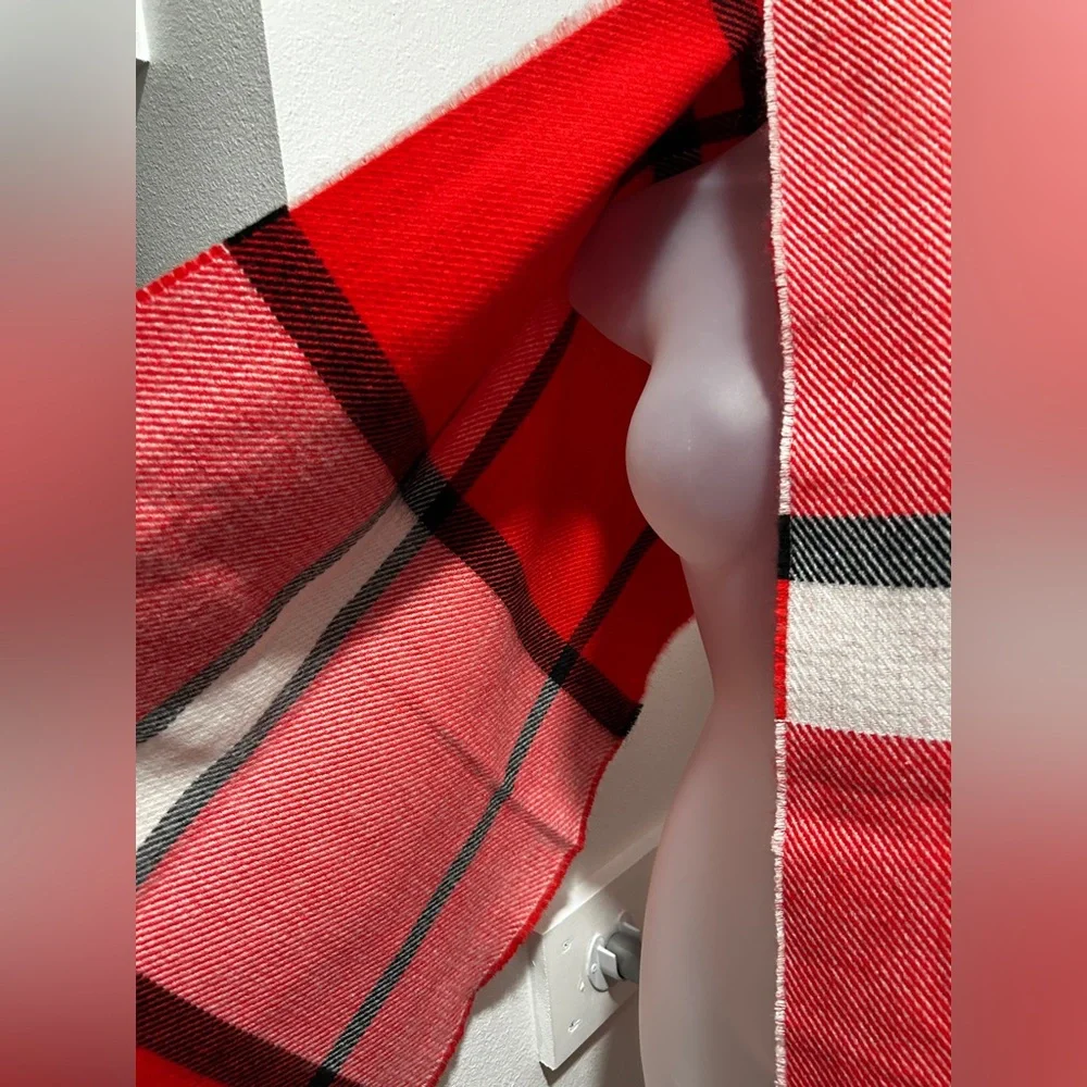 Hunter Heavyweight Red Plaid Scarf. NWT